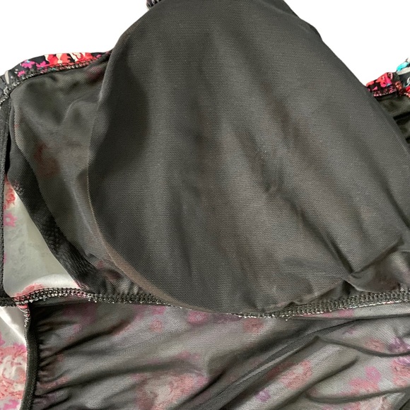 Torrid Tankini Swim Top LIKE NEW Adjustable Front Slimming Size 3 - Picture 4 of 9